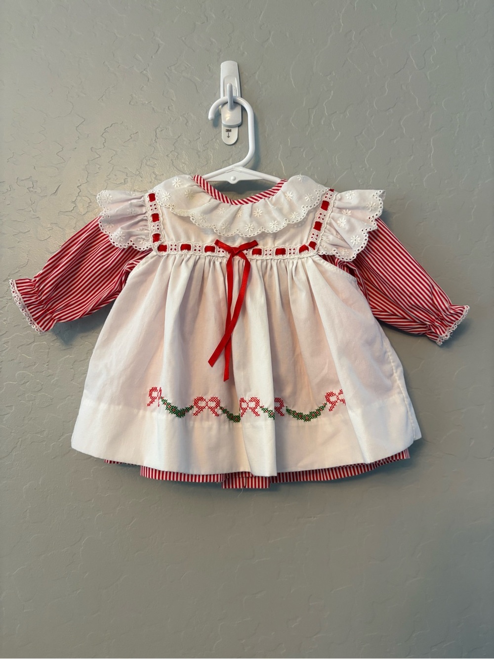 Baby togs Vintage baby girls red white Christmas embroider pinafore dress 3-6 mo